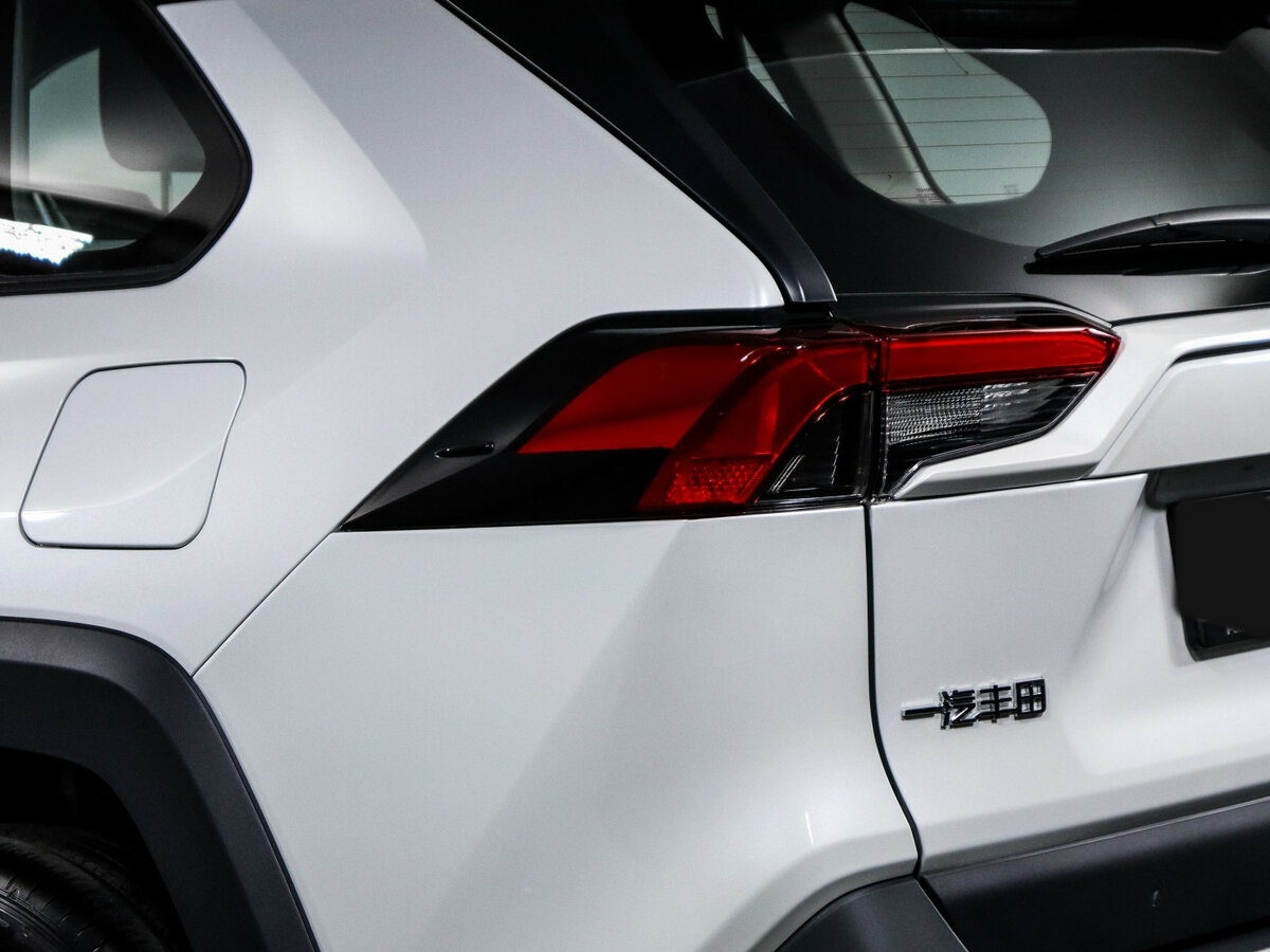 Toyota RAV4 с пробегом — 2025 год. Фото: #17