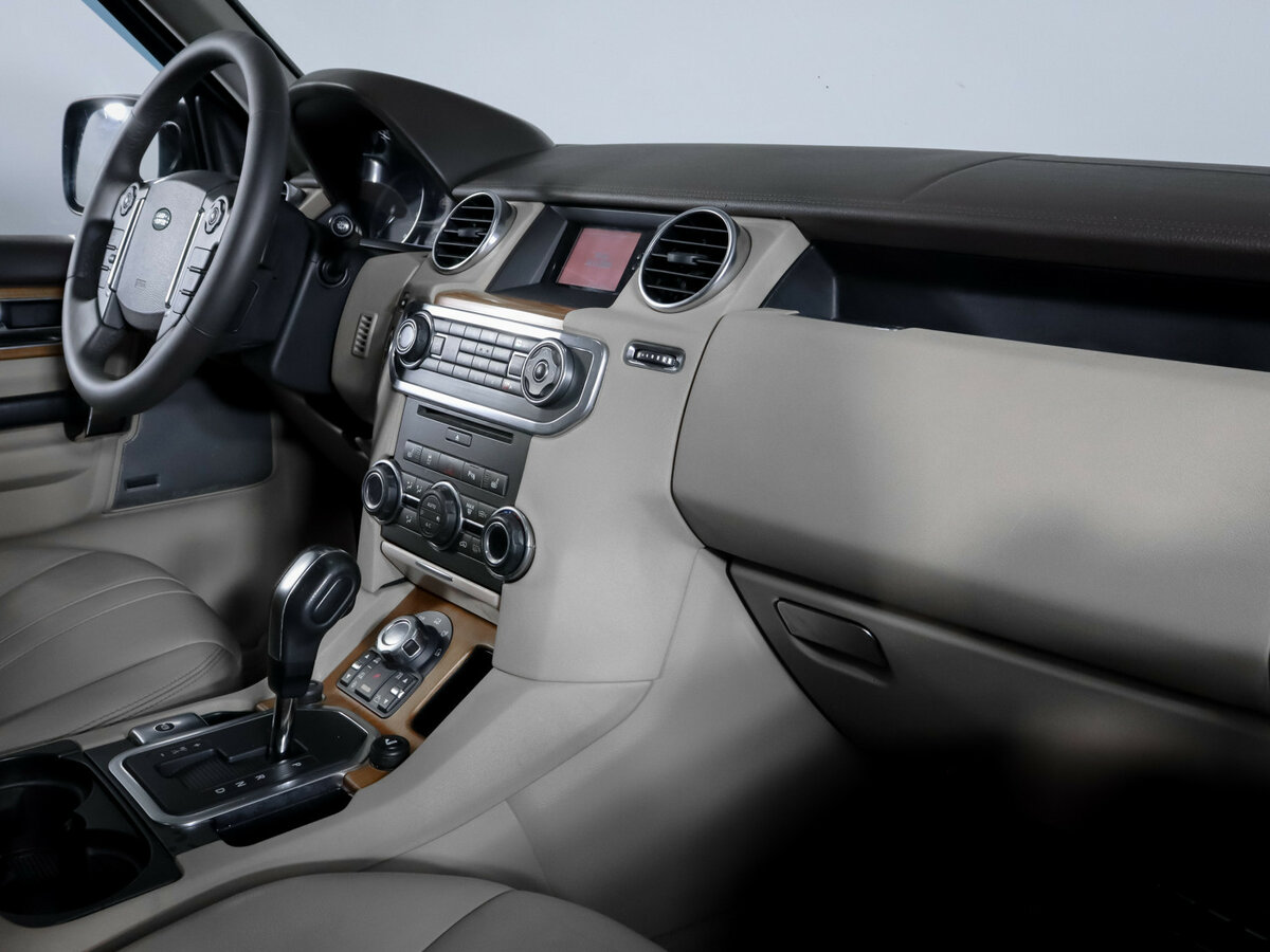 Land Rover Discovery с пробегом — 2011 год. Фото: #8