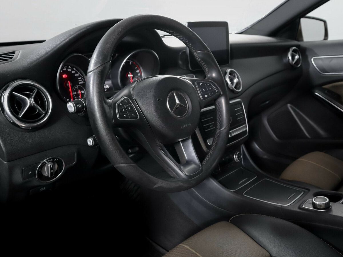 Mercedes-Benz GLA с пробегом — 2017 год. Фото: #12