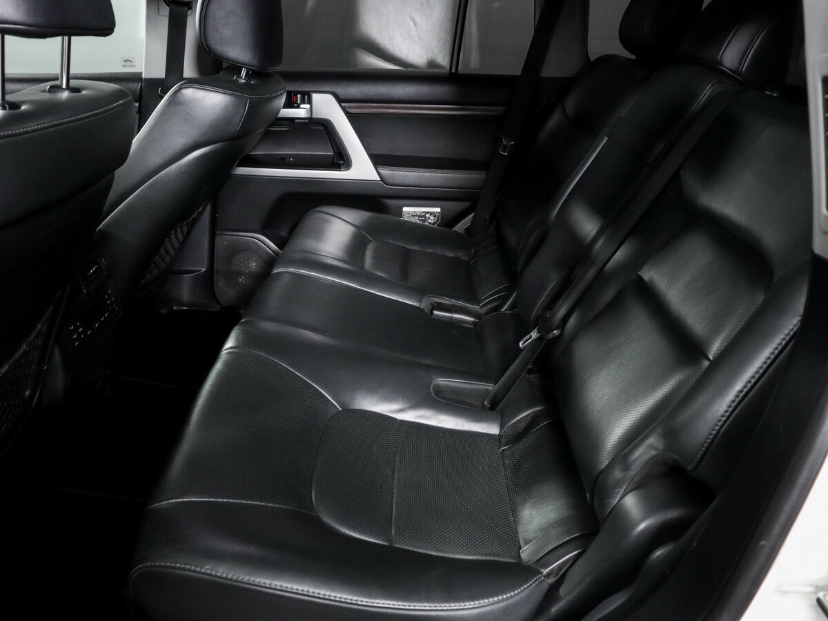 Toyota Land Cruiser с пробегом — 2015 год. Фото: #9