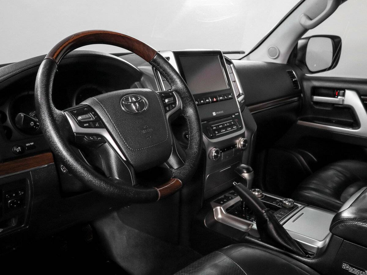 Toyota Land Cruiser с пробегом — 2015 год. Фото: #13