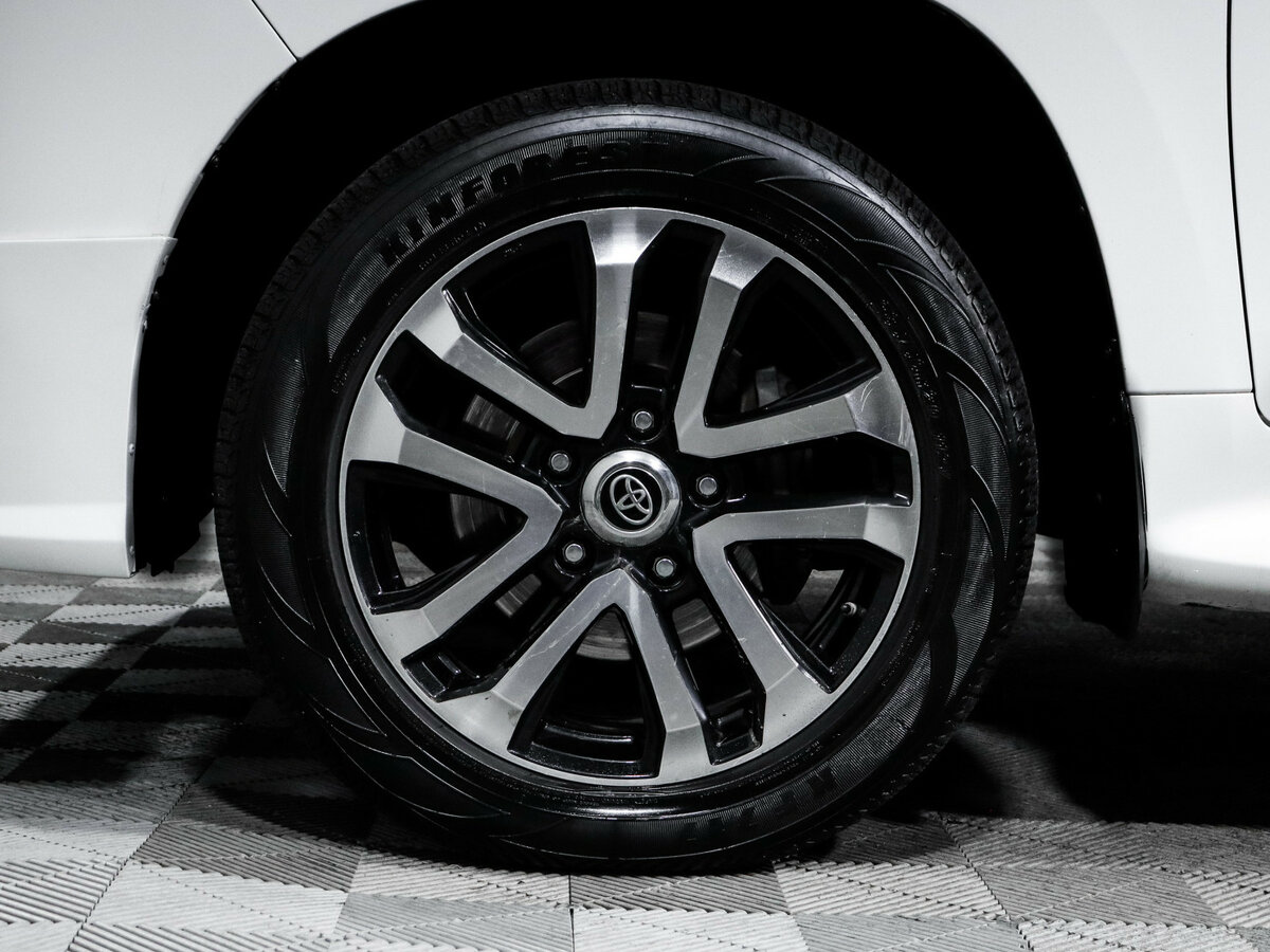 Toyota Land Cruiser с пробегом — 2015 год. Фото: #14