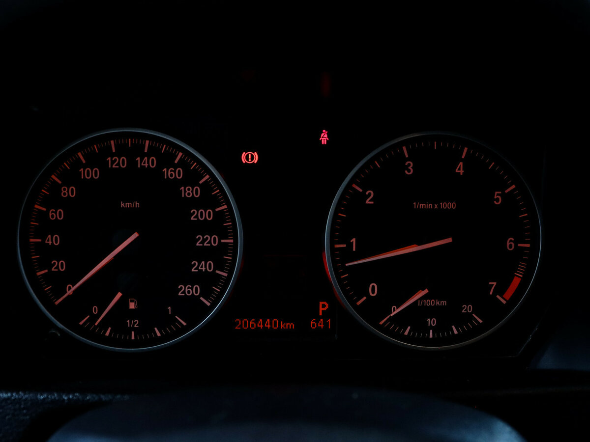 BMW X1 с пробегом — 2010 год. Фото: #10