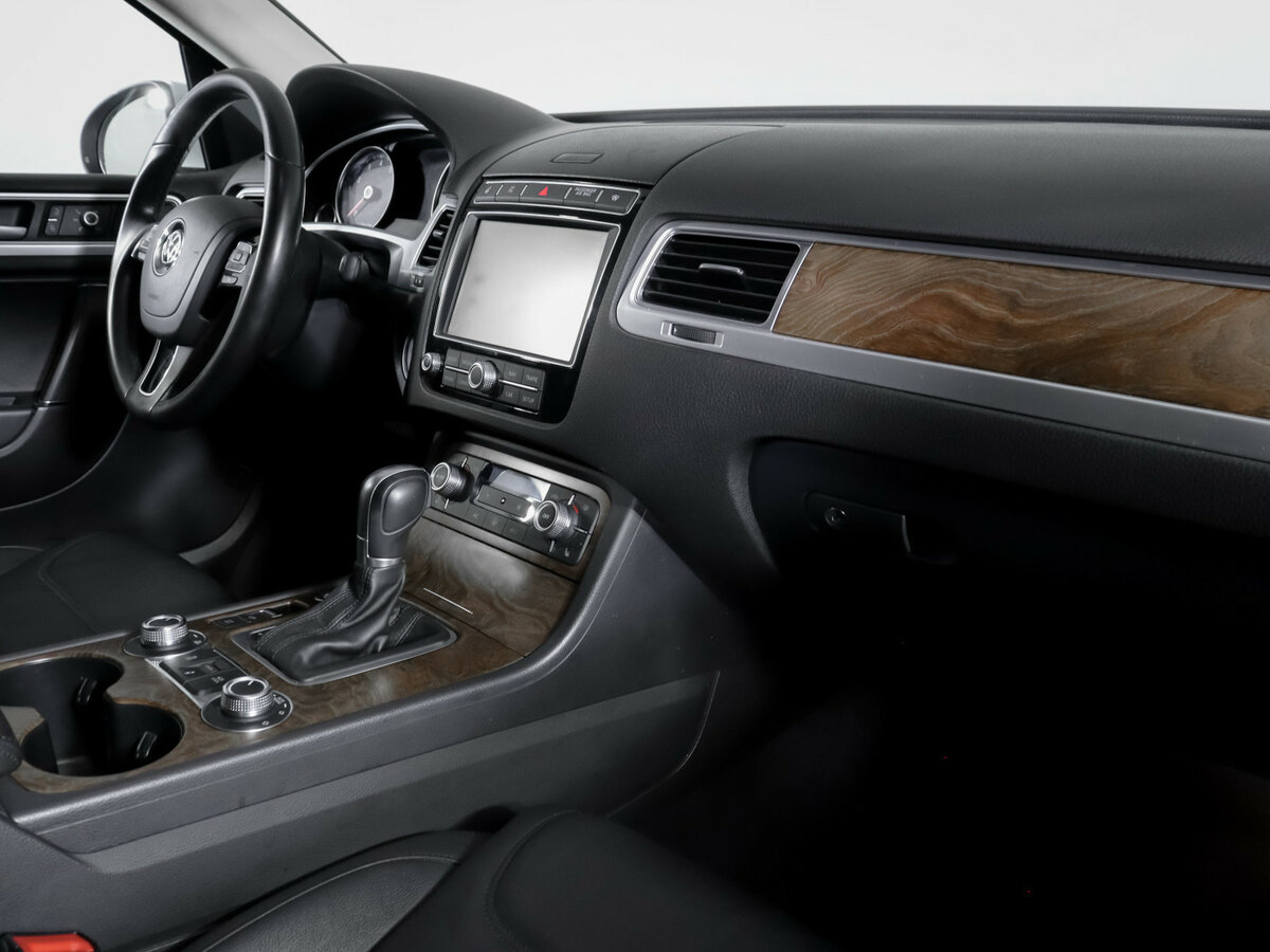 Volkswagen Touareg с пробегом — 2016 год. Фото: #8