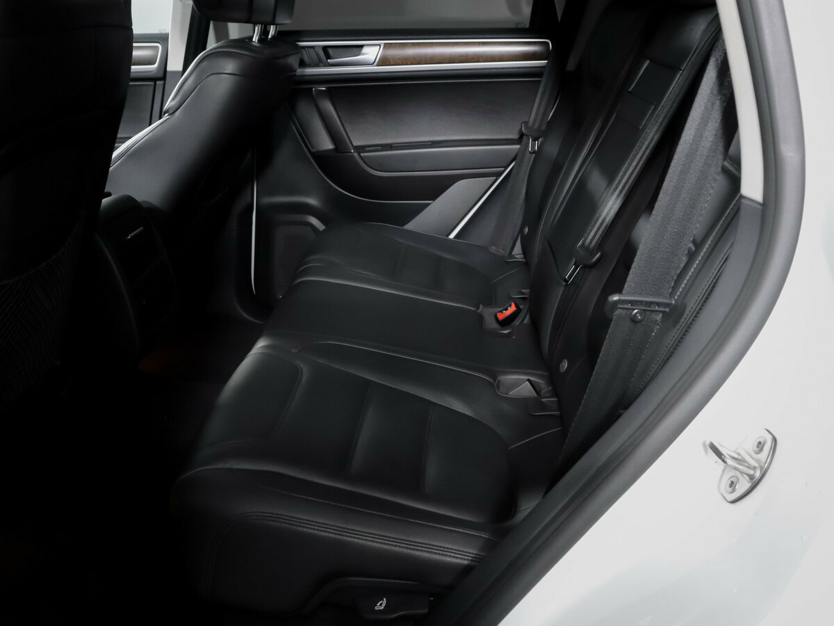 Volkswagen Touareg с пробегом — 2016 год. Фото: #9