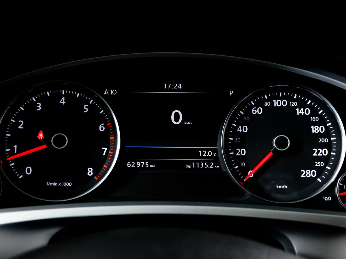 Volkswagen Touareg с пробегом — 2016 год. Фото: #10