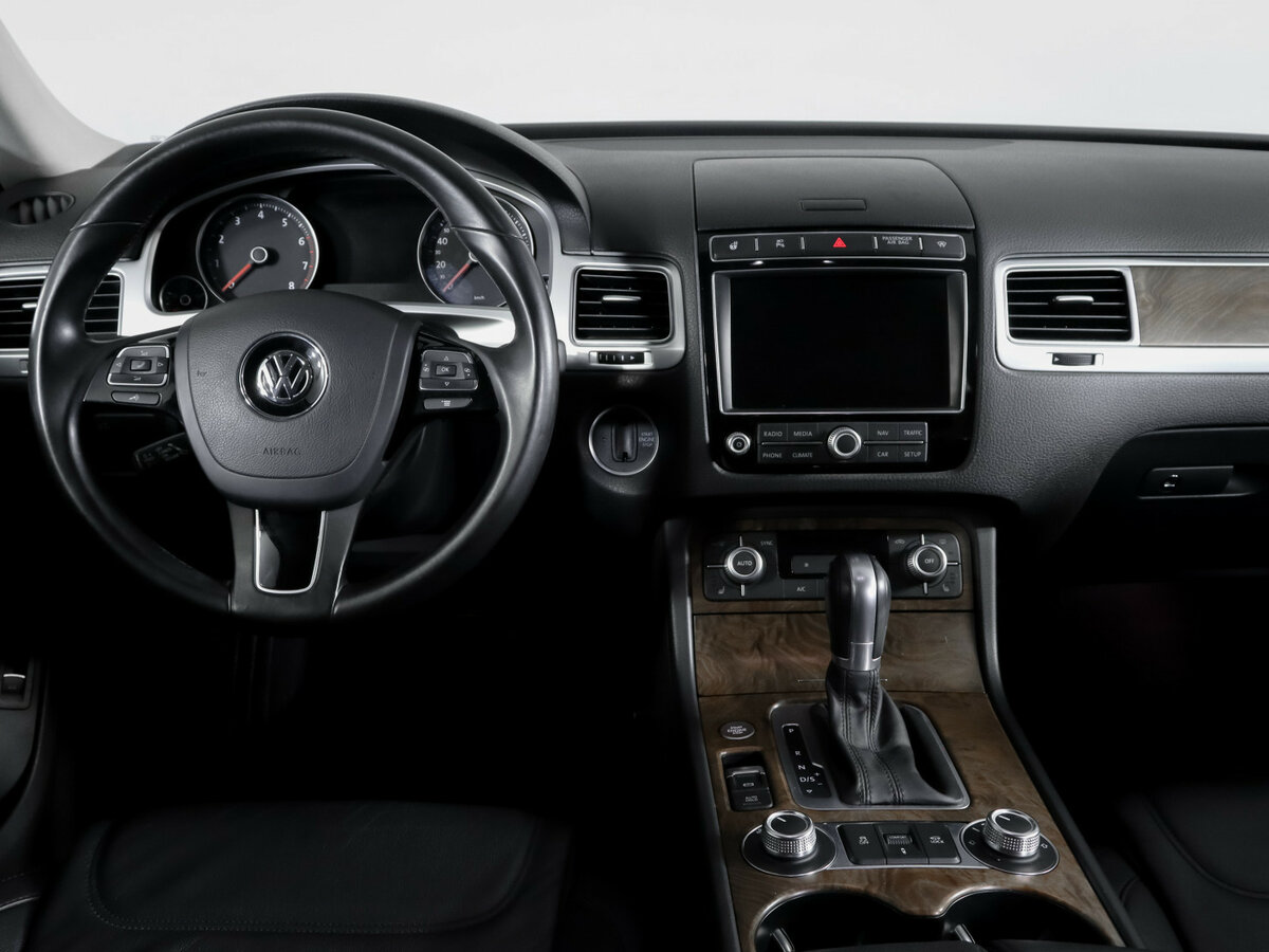 Volkswagen Touareg с пробегом — 2016 год. Фото: #11