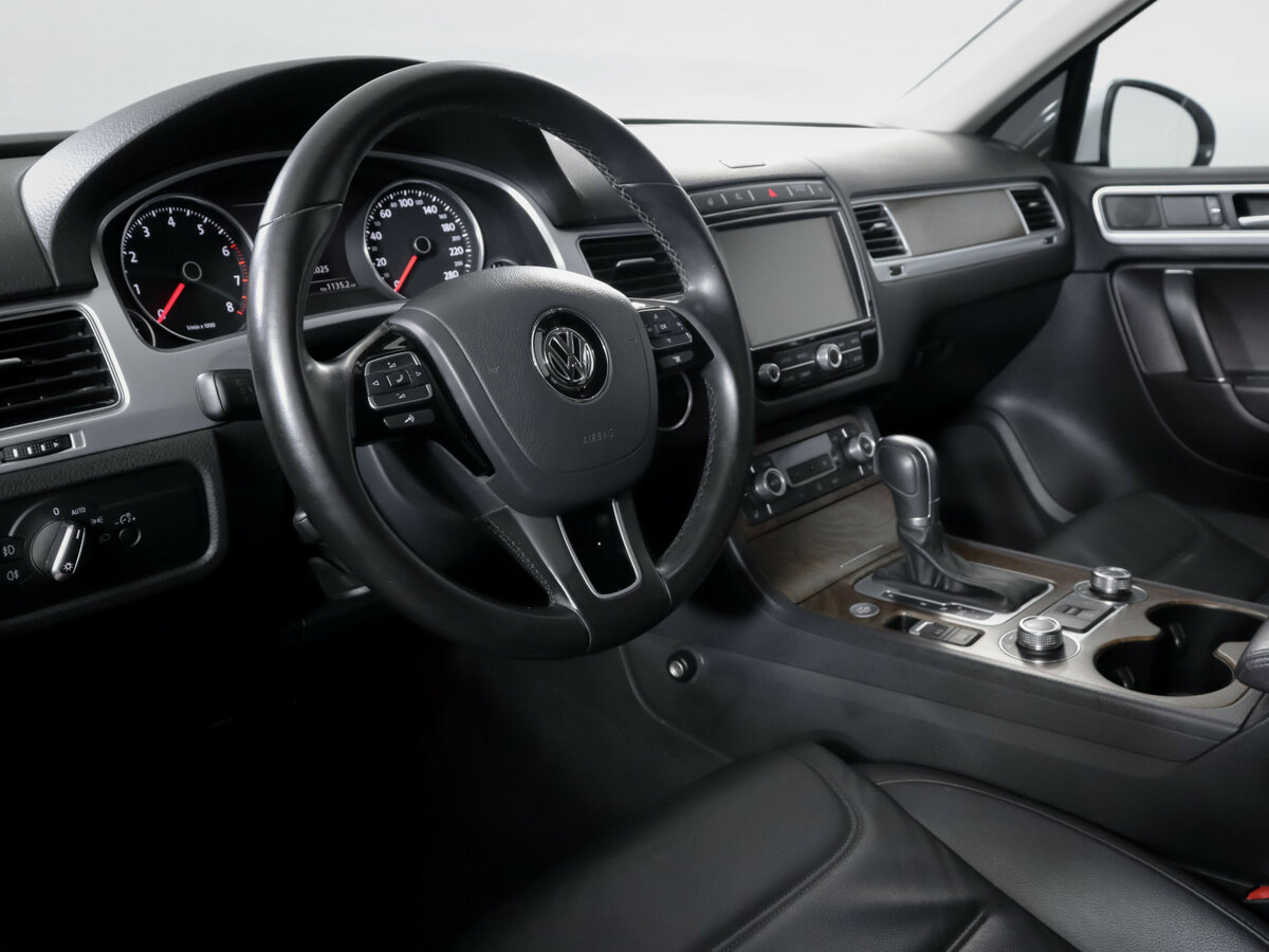 Volkswagen Touareg с пробегом — 2016 год. Фото: #12