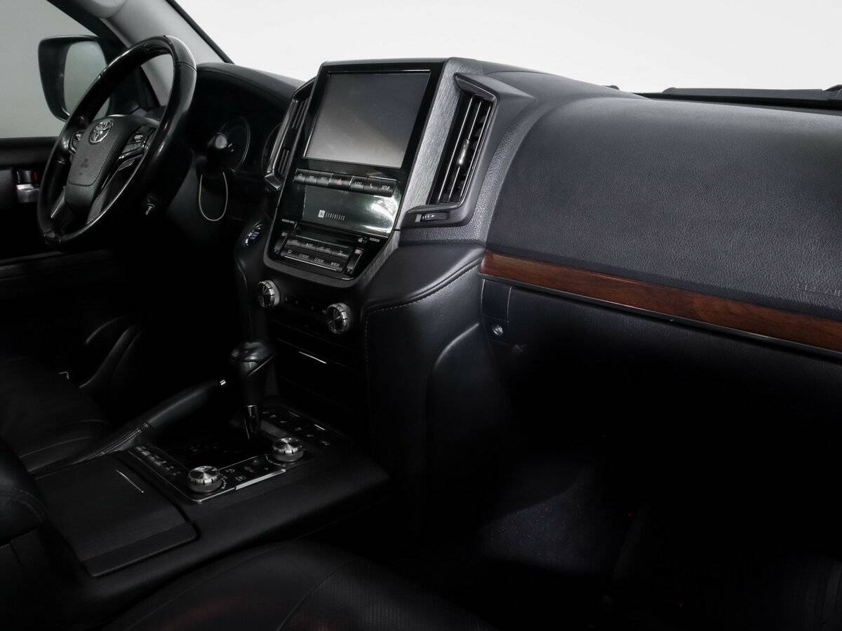 Toyota Land Cruiser с пробегом — 2018 год. Фото: #8