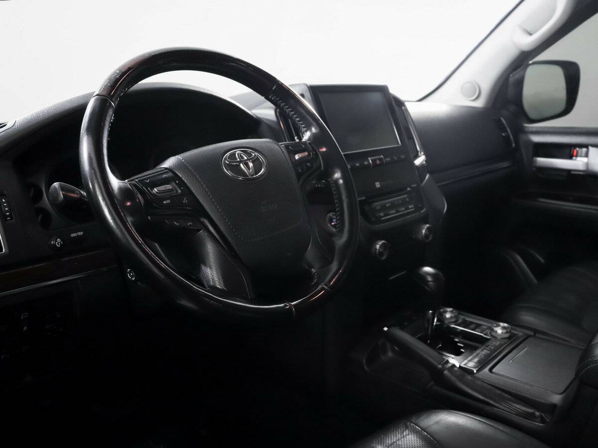 Toyota Land Cruiser с пробегом — 2018 год. Фото: #13