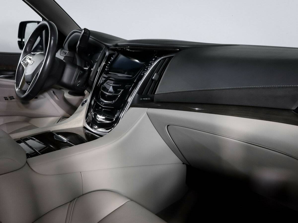 Cadillac Escalade с пробегом — 2019 год. Фото: #8