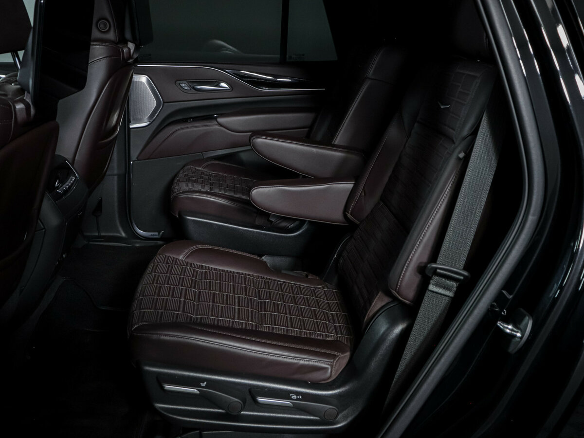 Cadillac Escalade с пробегом — 2022 год. Фото: #7