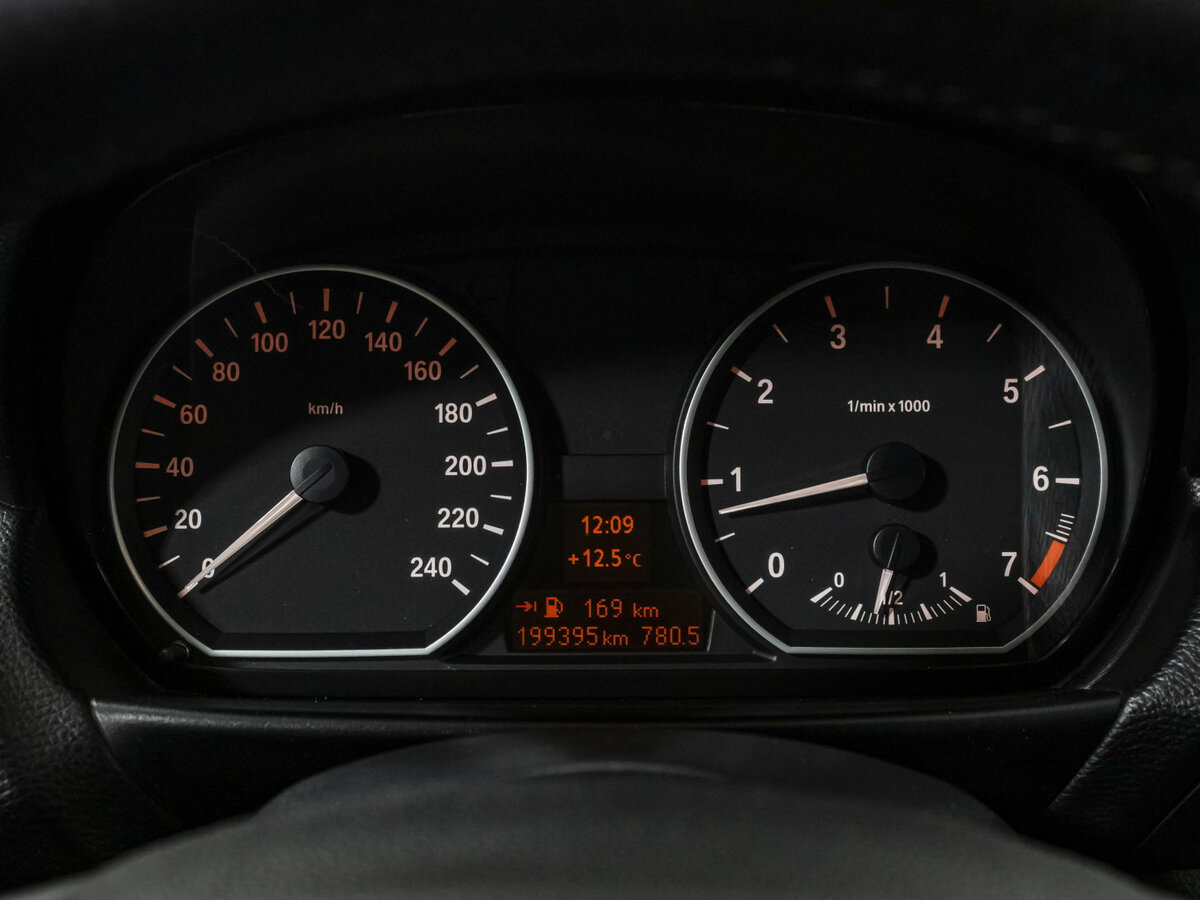 BMW 1 серии с пробегом — 2008 год. Фото: #8