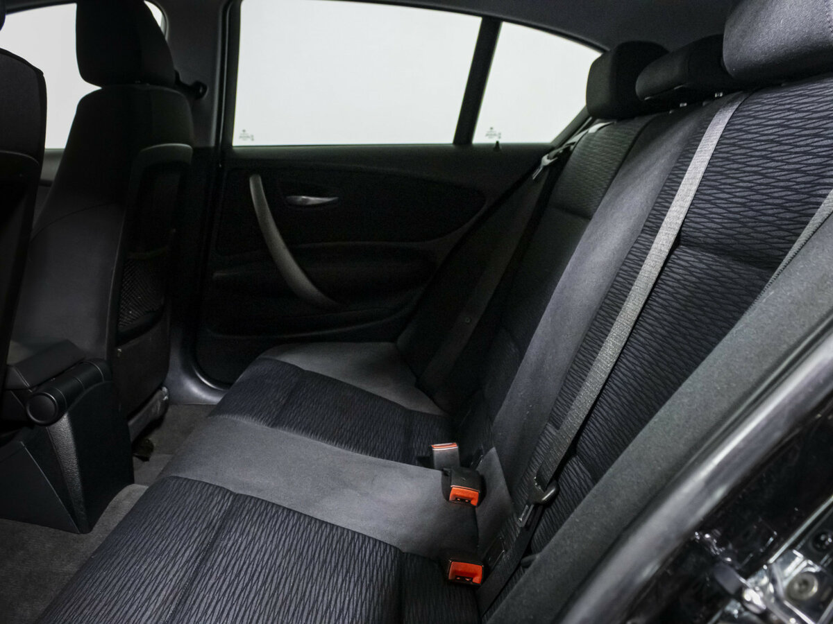 BMW 1 серии с пробегом — 2008 год. Фото: #12