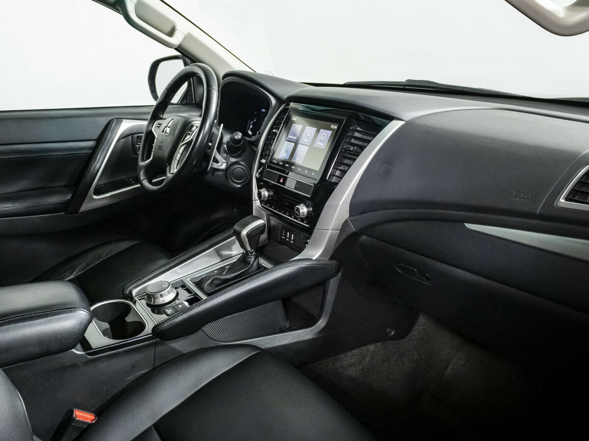 Mitsubishi Montero Sport с пробегом — 2022 год. Фото: #6