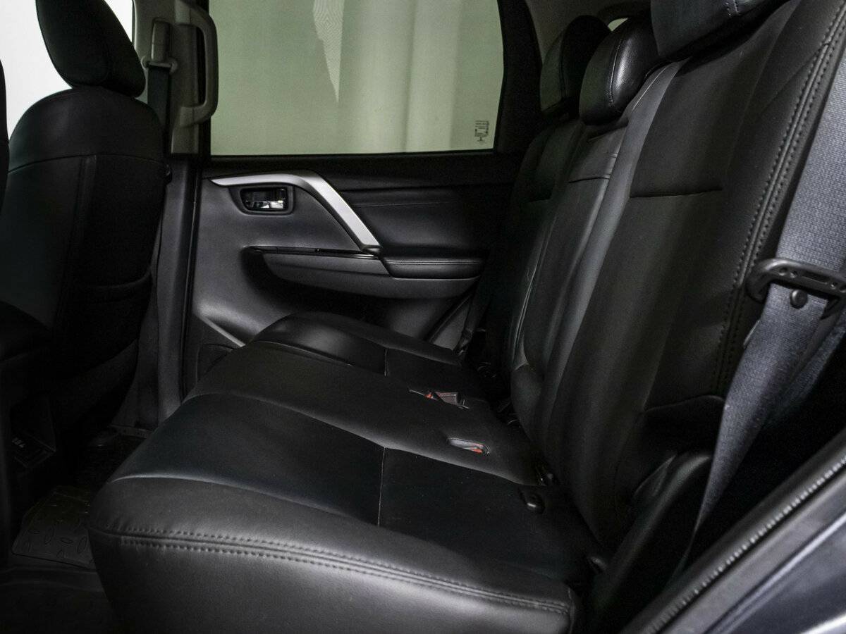 Mitsubishi Montero Sport с пробегом — 2022 год. Фото: #7