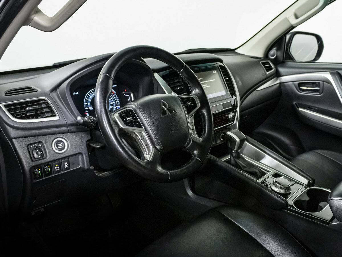 Mitsubishi Montero Sport с пробегом — 2022 год. Фото: #9