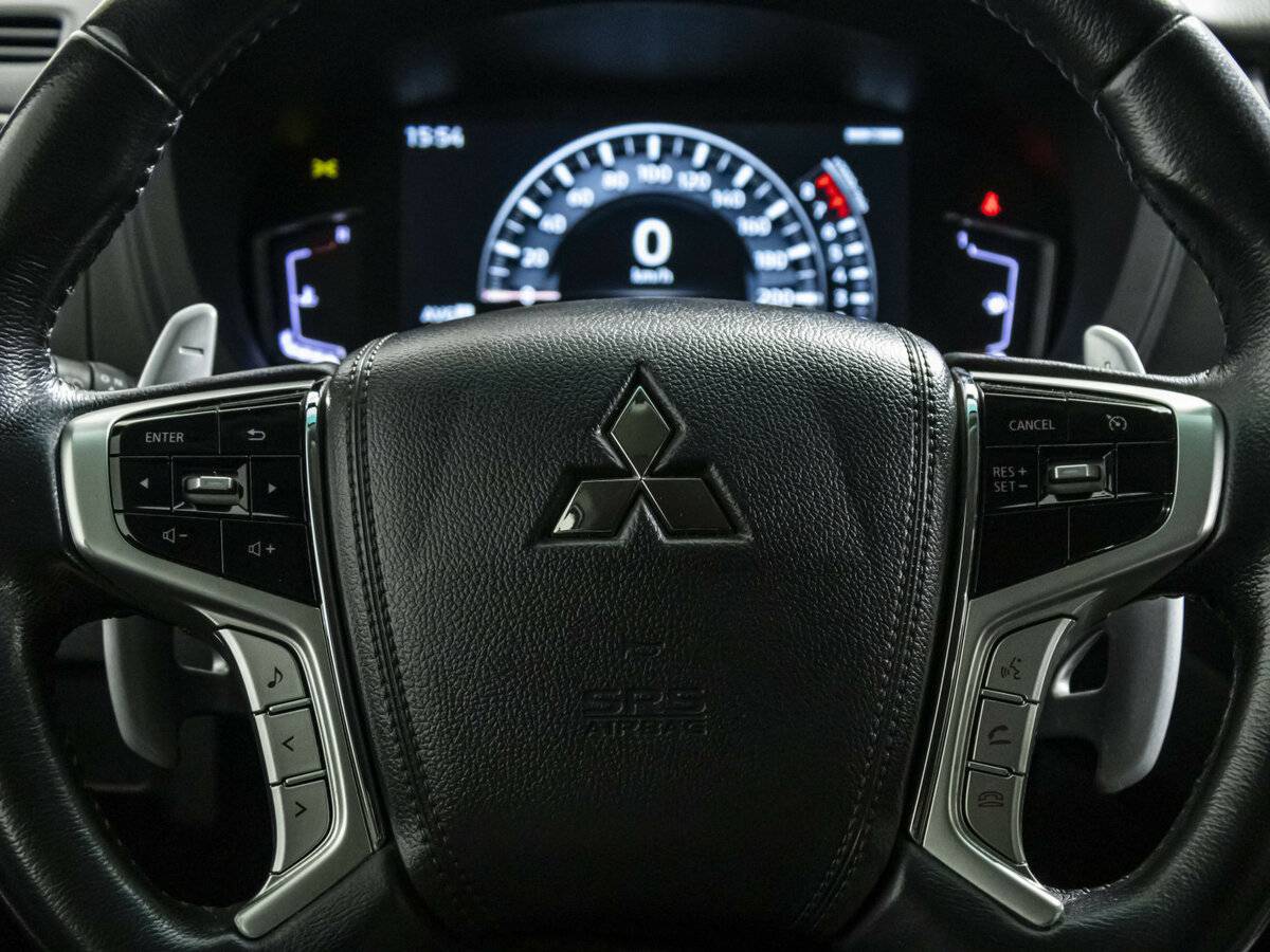 Mitsubishi Montero Sport с пробегом — 2022 год. Фото: #10