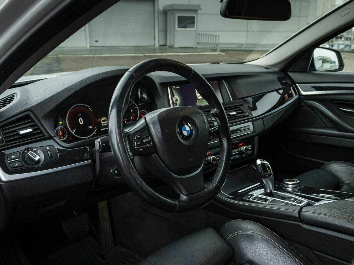 BMW 5 серии с пробегом — 2015 год. Фото: #10