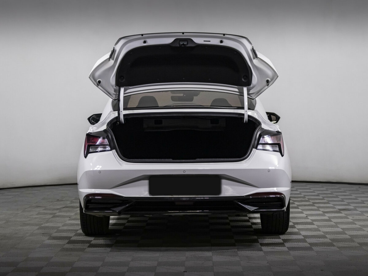 Hyundai Elantra с пробегом — 2021 год. Фото: #18