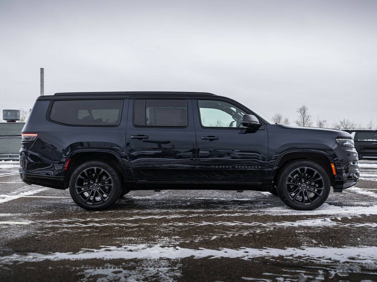Jeep Wagoneer с пробегом — 2024 год. Фото: #3