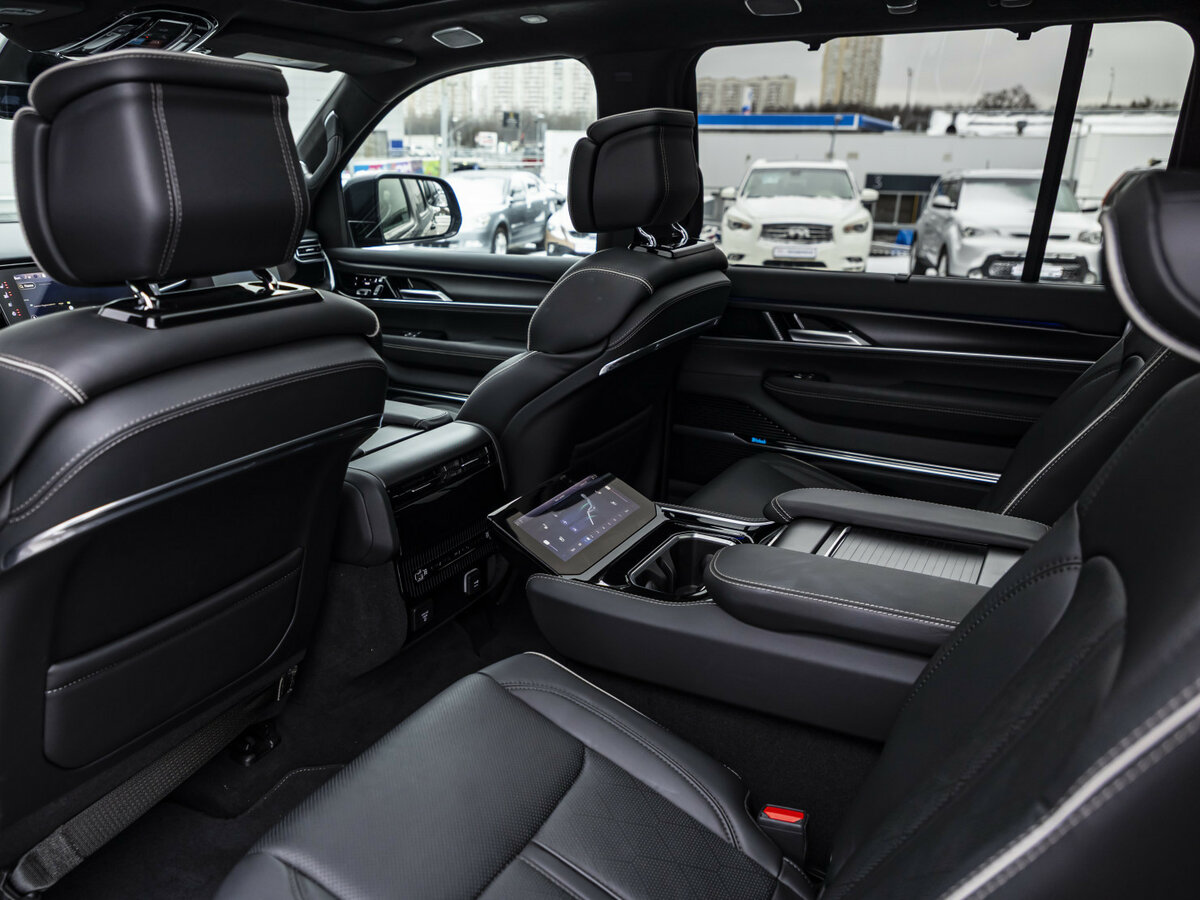 Jeep Wagoneer с пробегом — 2024 год. Фото: #15