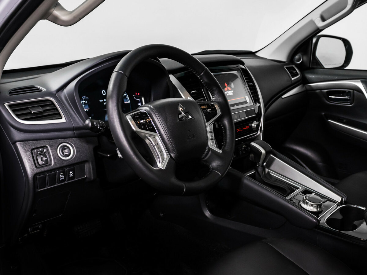 Mitsubishi Montero Sport с пробегом — 2021 год. Фото: #9