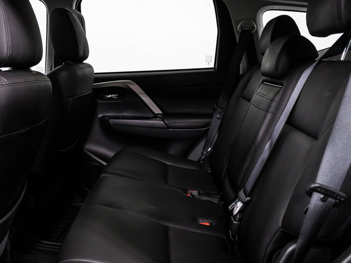 Mitsubishi Montero Sport с пробегом — 2021 год. Фото: #10