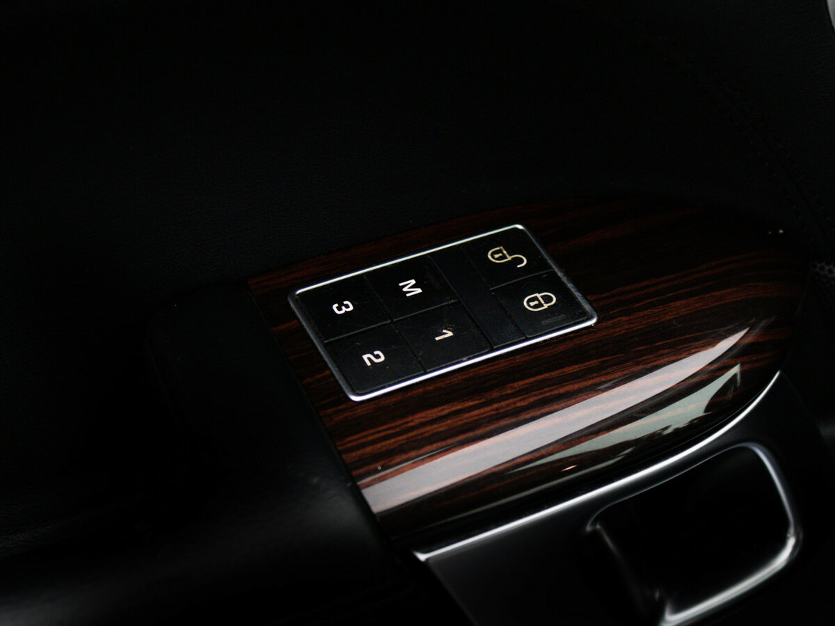 Land Rover Range Rover с пробегом — 2014 год. Фото: #21