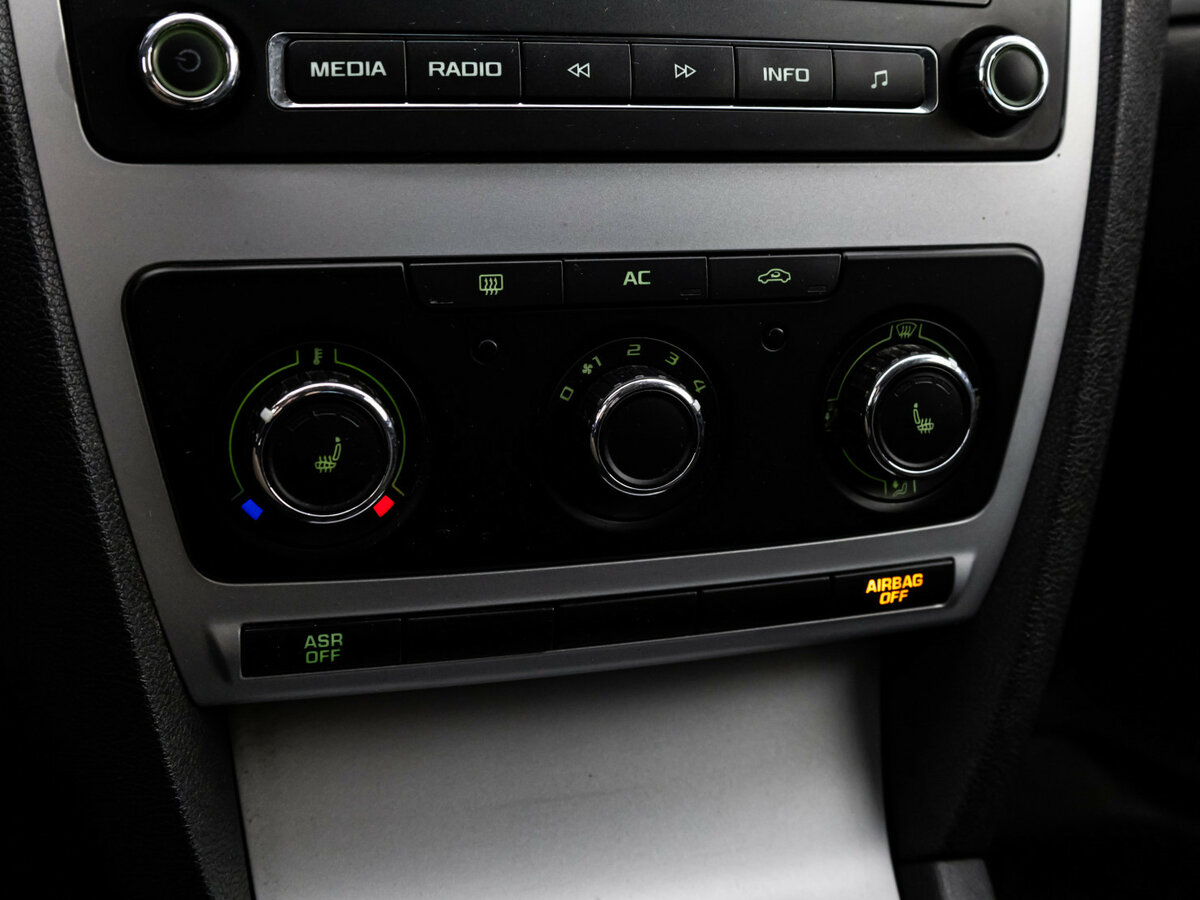 Skoda Octavia с пробегом — 2011 год. Фото: #10