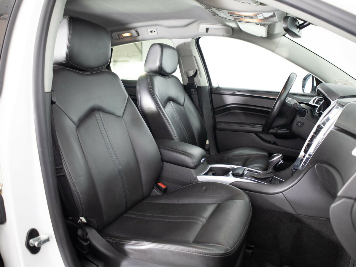 Cadillac SRX с пробегом — 2013 год. Фото: #13