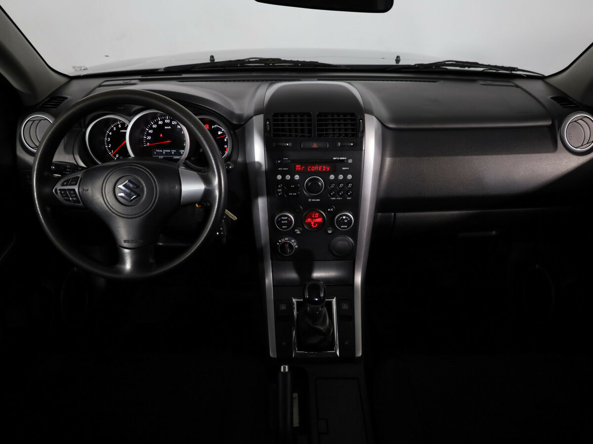 Suzuki Grand Vitara с пробегом — 2011 год. Фото: #4