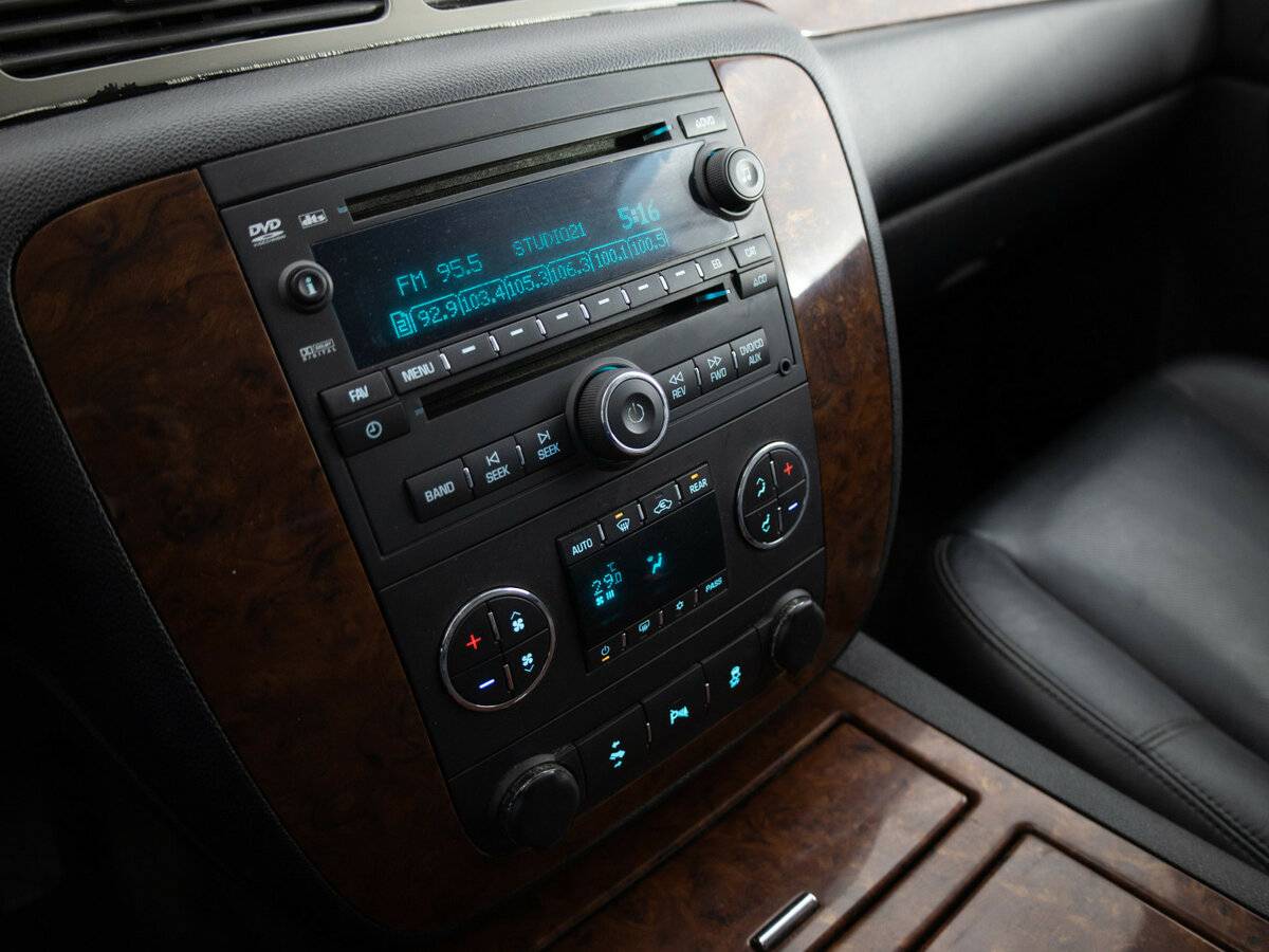 Chevrolet Tahoe с пробегом — 2012 год. Фото: #11