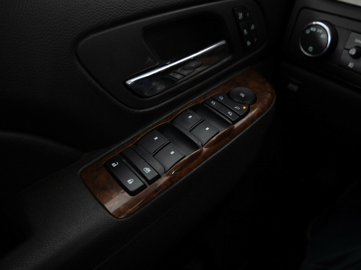 Chevrolet Tahoe с пробегом — 2012 год. Фото: #14