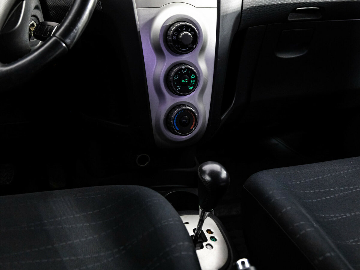 Toyota Yaris с пробегом — 2007 год. Фото: #10