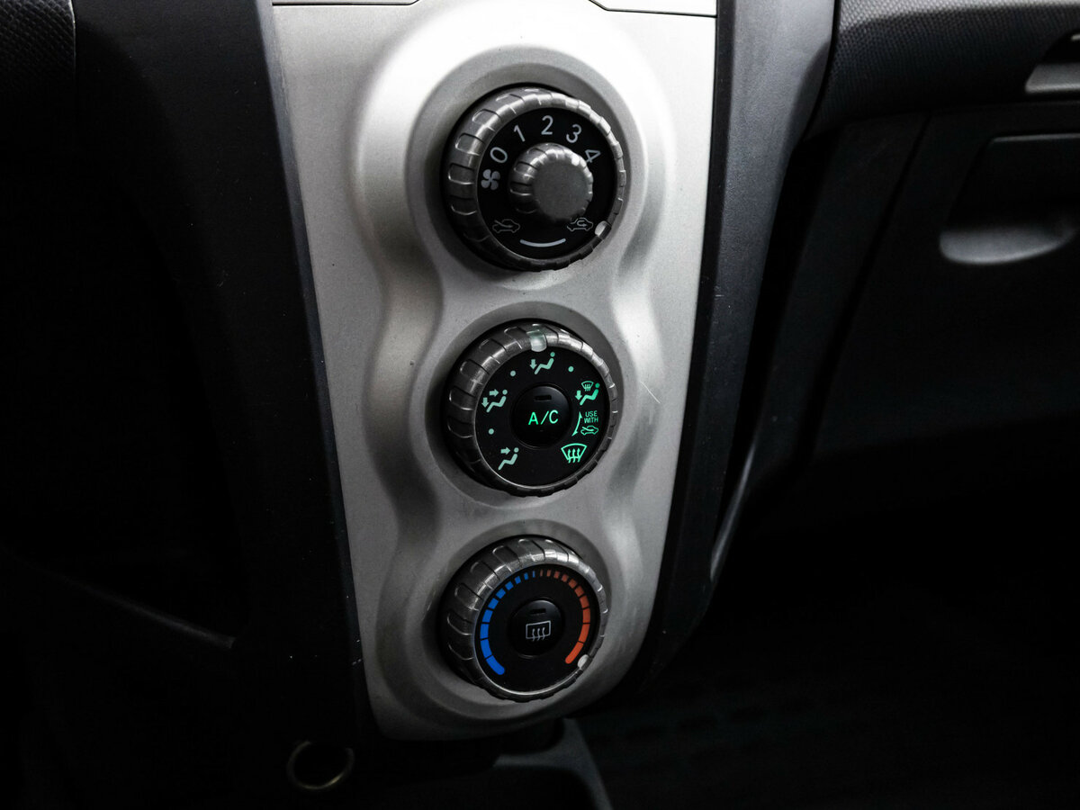 Toyota Yaris с пробегом — 2007 год. Фото: #12