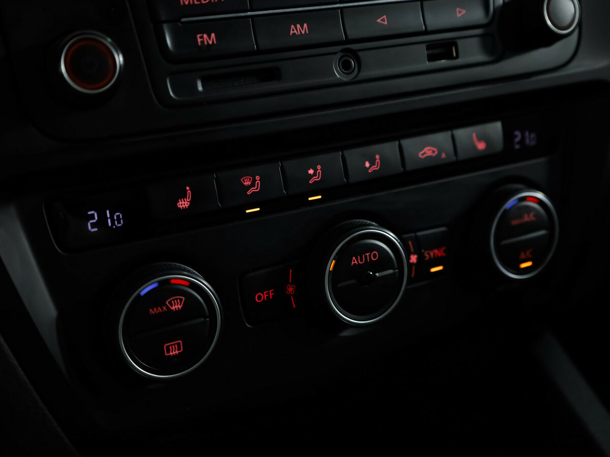 Volkswagen Jetta с пробегом — 2015 год. Фото: #12