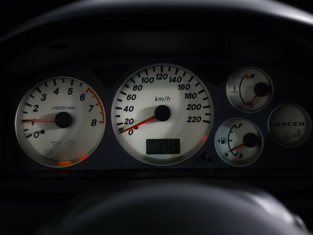 Mitsubishi Lancer с пробегом — 2006 год. Фото: #9