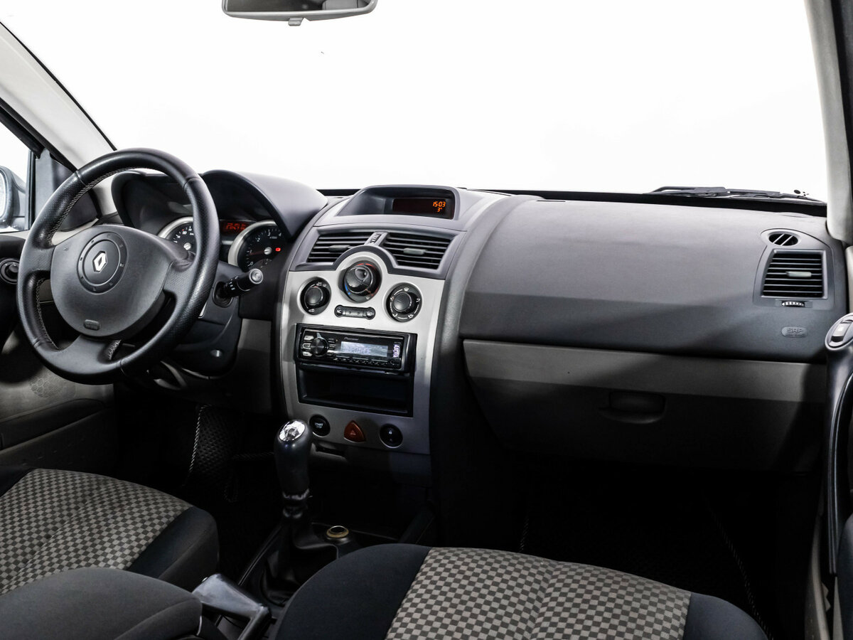 Renault Megane с пробегом — 2005 год. Фото: #6