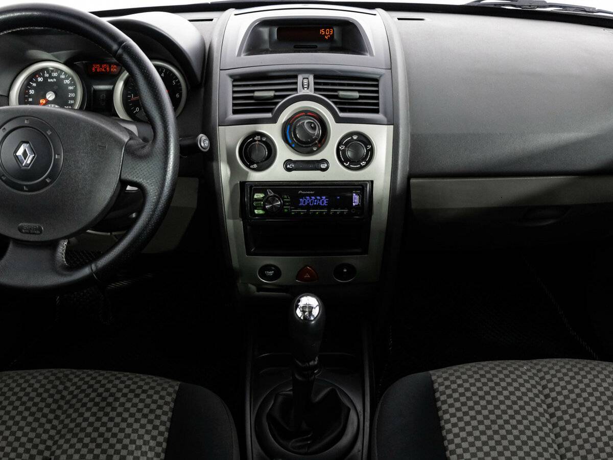 Renault Megane с пробегом — 2005 год. Фото: #8