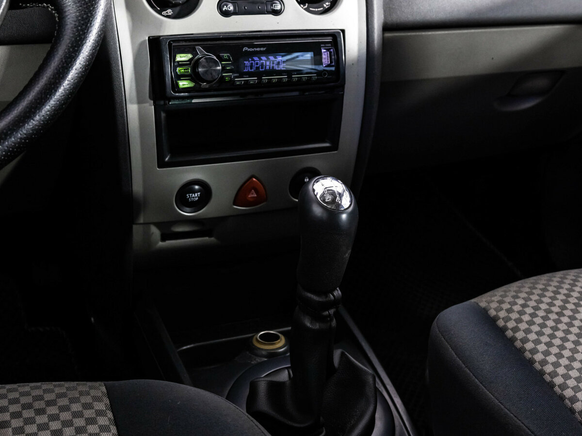 Renault Megane с пробегом — 2005 год. Фото: #9