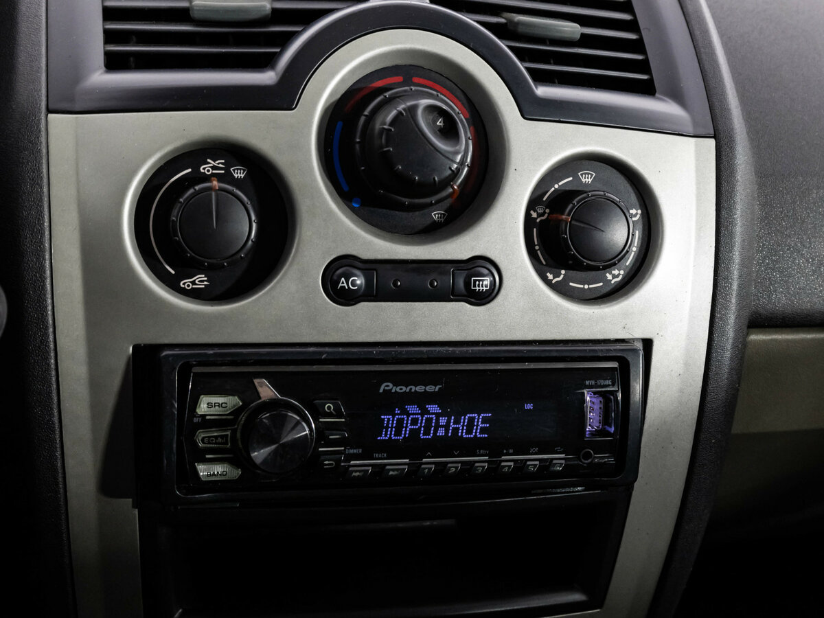 Renault Megane с пробегом — 2005 год. Фото: #10