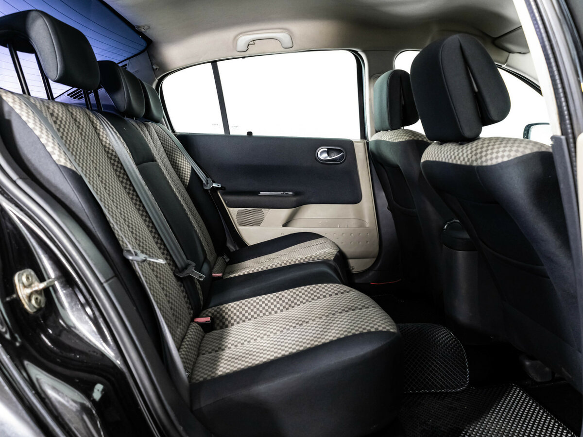 Renault Megane с пробегом — 2005 год. Фото: #11