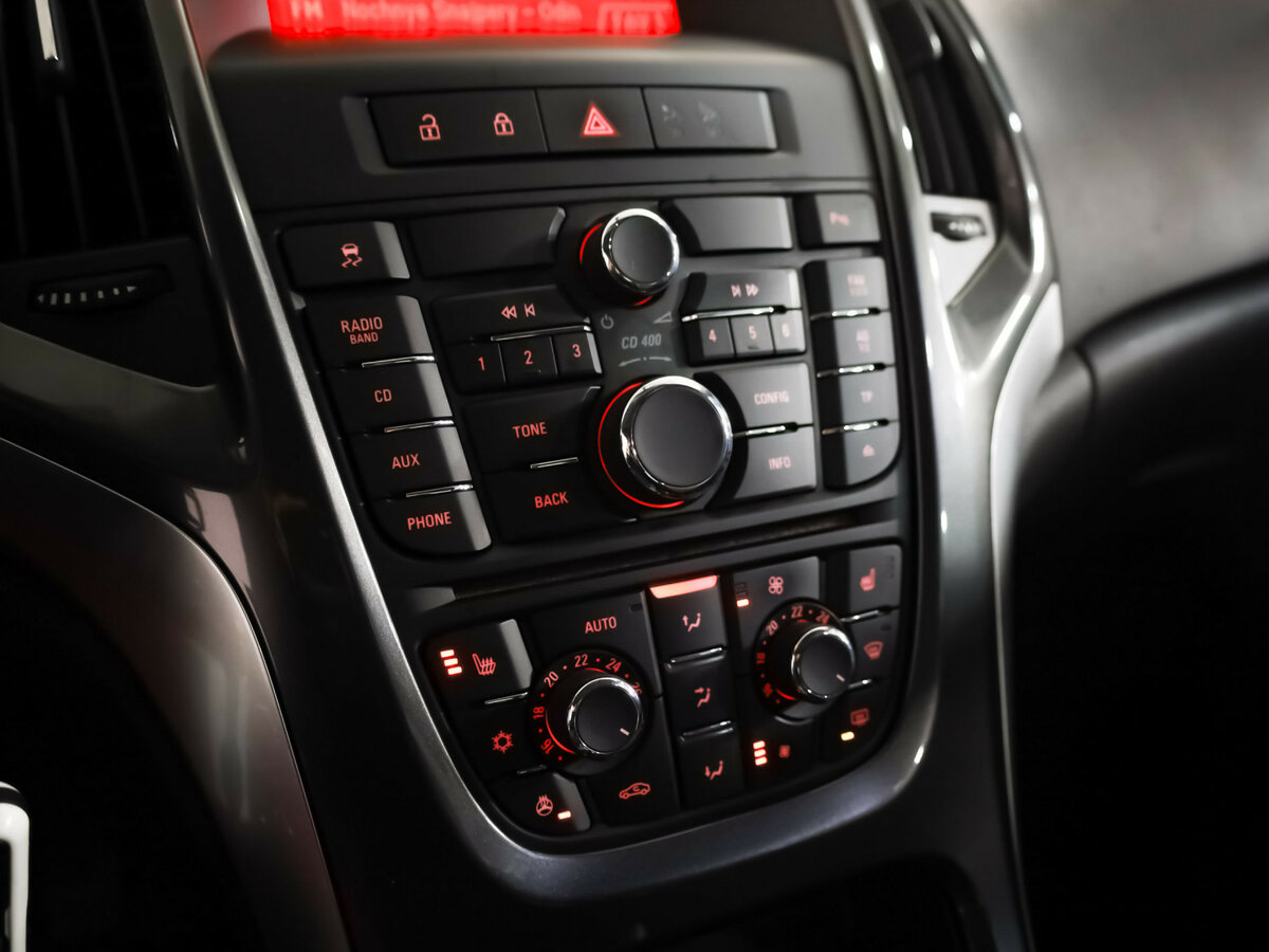 Opel Astra с пробегом — 2012 год. Фото: #14