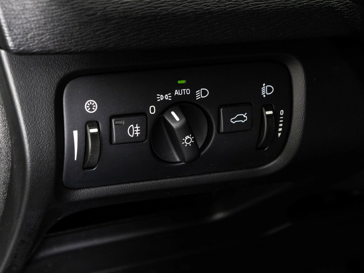 Volvo V40 Cross Country с пробегом — 2013 год. Фото: #15