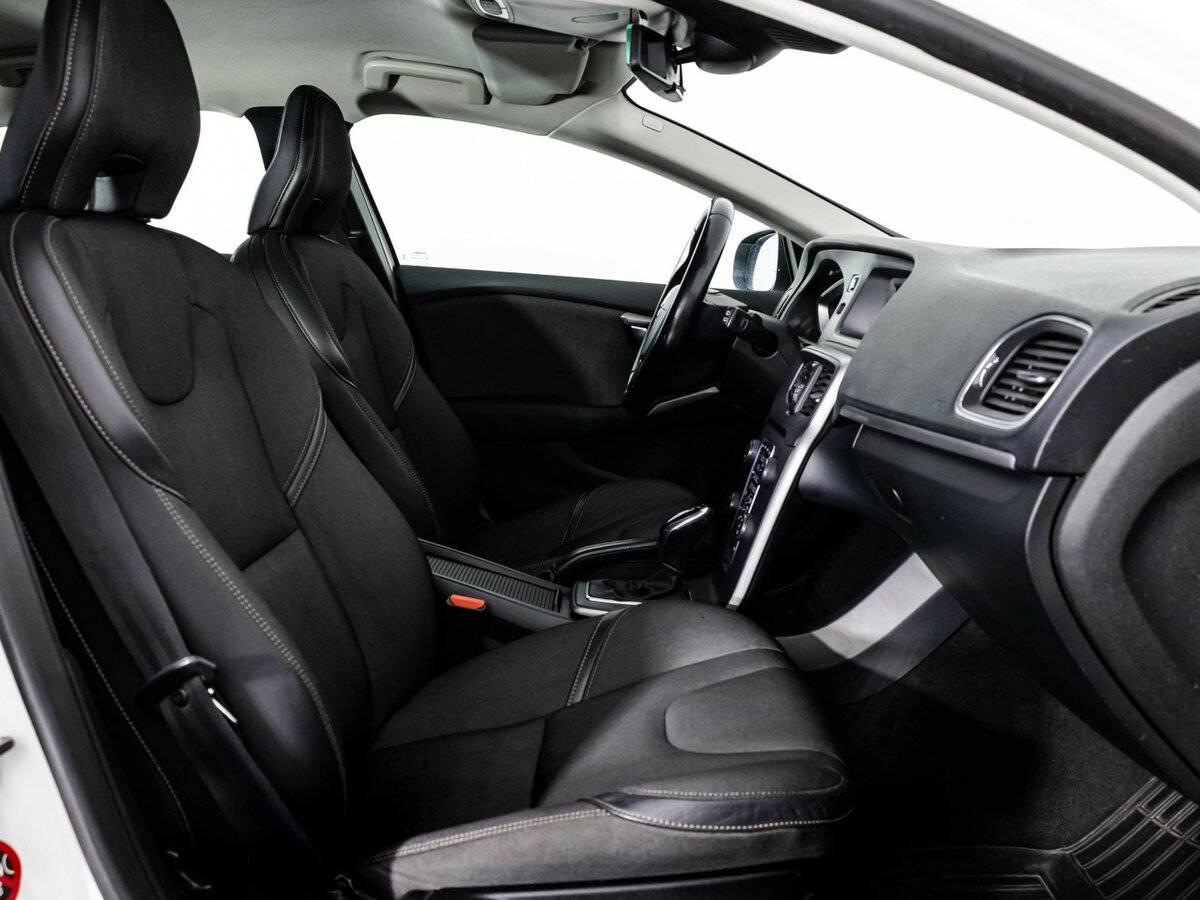 Volvo V40 Cross Country с пробегом — 2013 год. Фото: #16