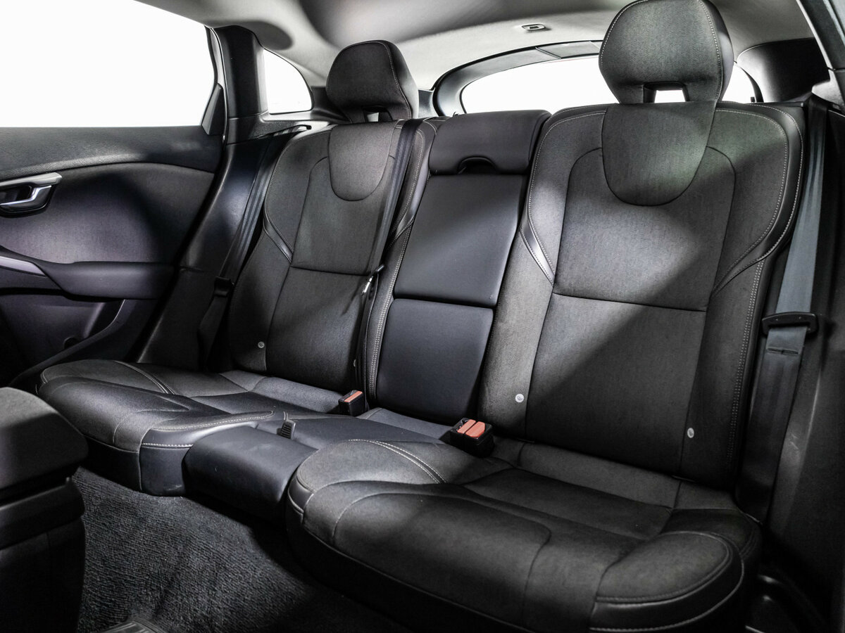 Volvo V40 Cross Country с пробегом — 2013 год. Фото: #19