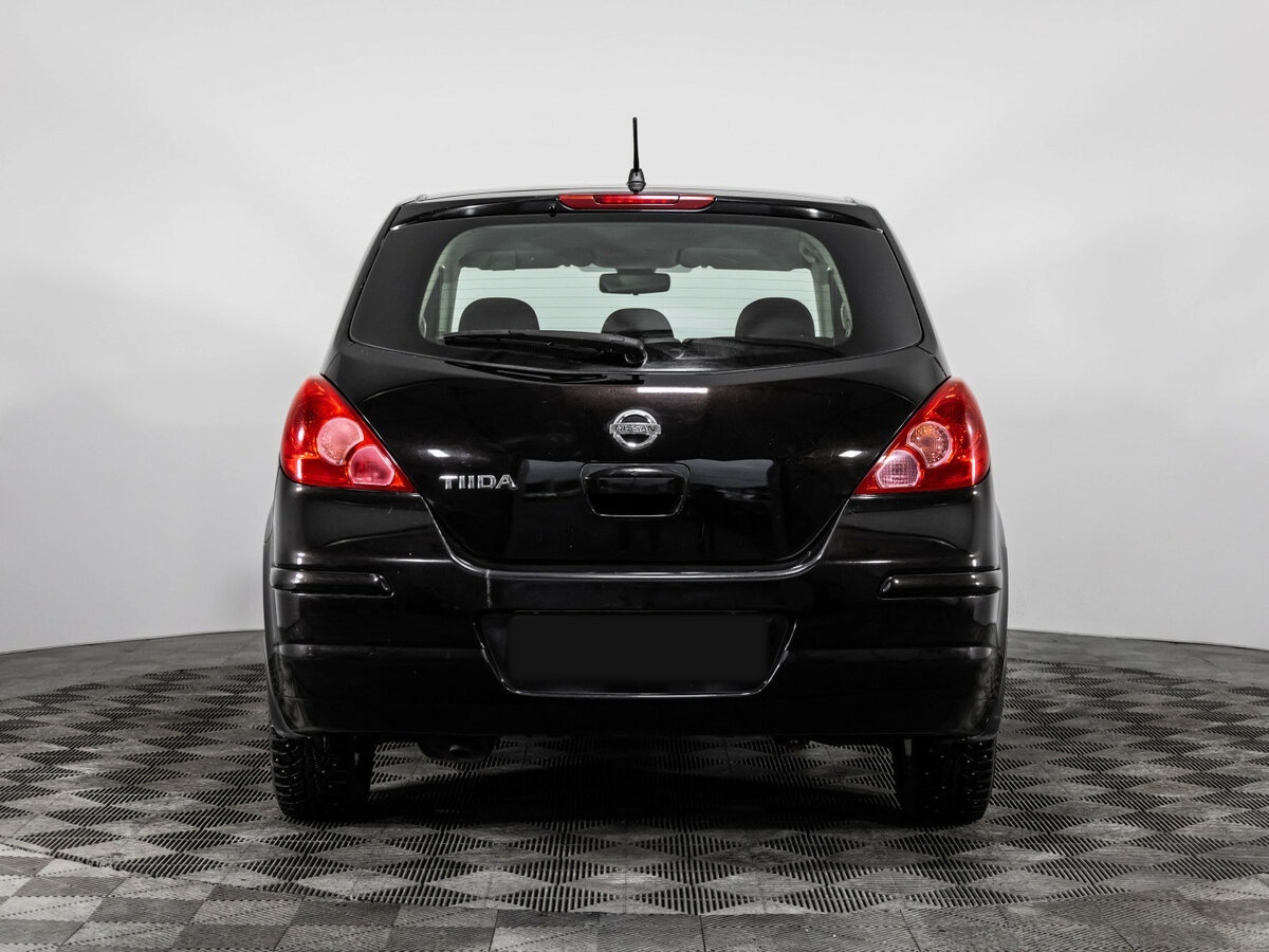 Nissan Tiida с пробегом — 2010 год. Фото: #4