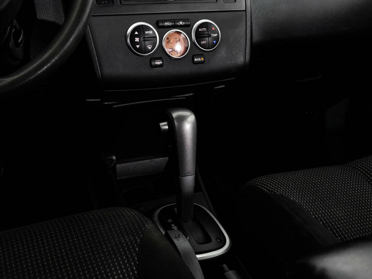 Nissan Tiida с пробегом — 2010 год. Фото: #8