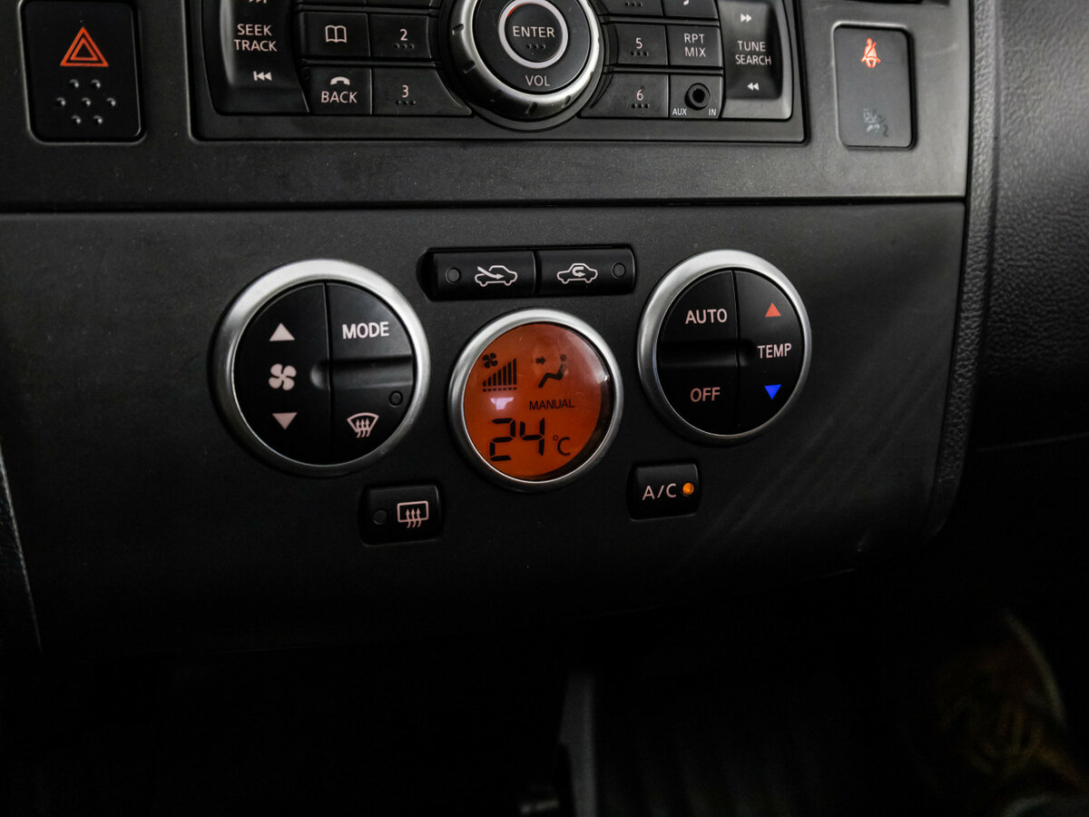 Nissan Tiida с пробегом — 2010 год. Фото: #9